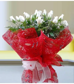 Strauß mit 18 weißen Rosen