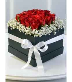 Rote Rosen in einer besonderen Box