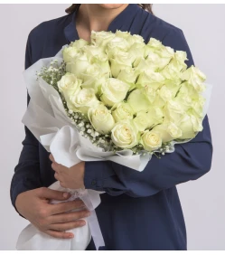 Liebesstrauß mit 60 weißen Rosen