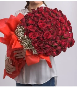 Strauß mit 100 roten Rosen
