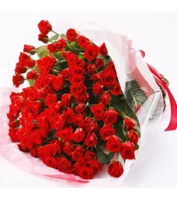 Strauß mit 100 roten Rosen