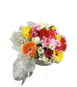 Strauß aus Rosen, Margeriten und Gerbera
