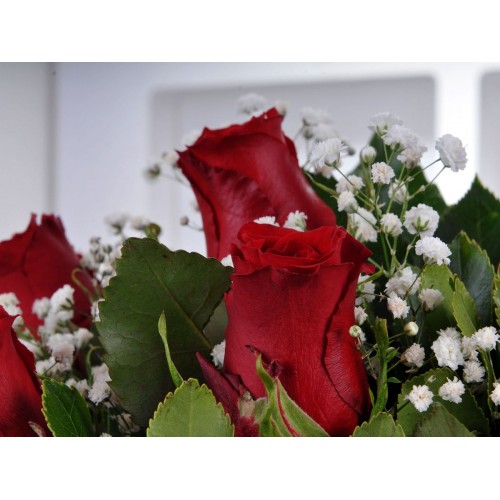 Bir Tutam Aşk 7 Kırmızı Gül Çiçek Arajmanı